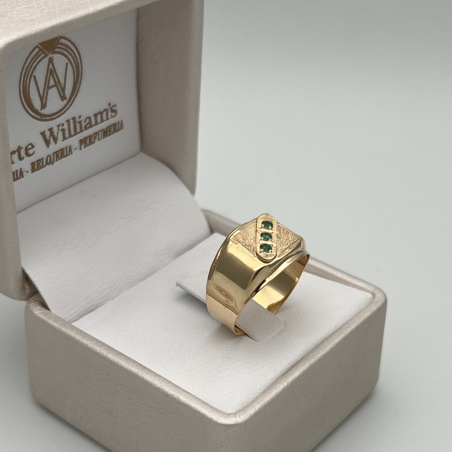 ANILLO SELLO CIRCONES VERDES EN ORO DE 18K