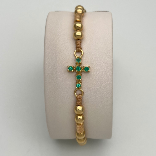 PULSERA TEJIDA CON DIJE CRUZ CON ESMERALADAS, BARRILES Y BALINES EN ORO DE 18K