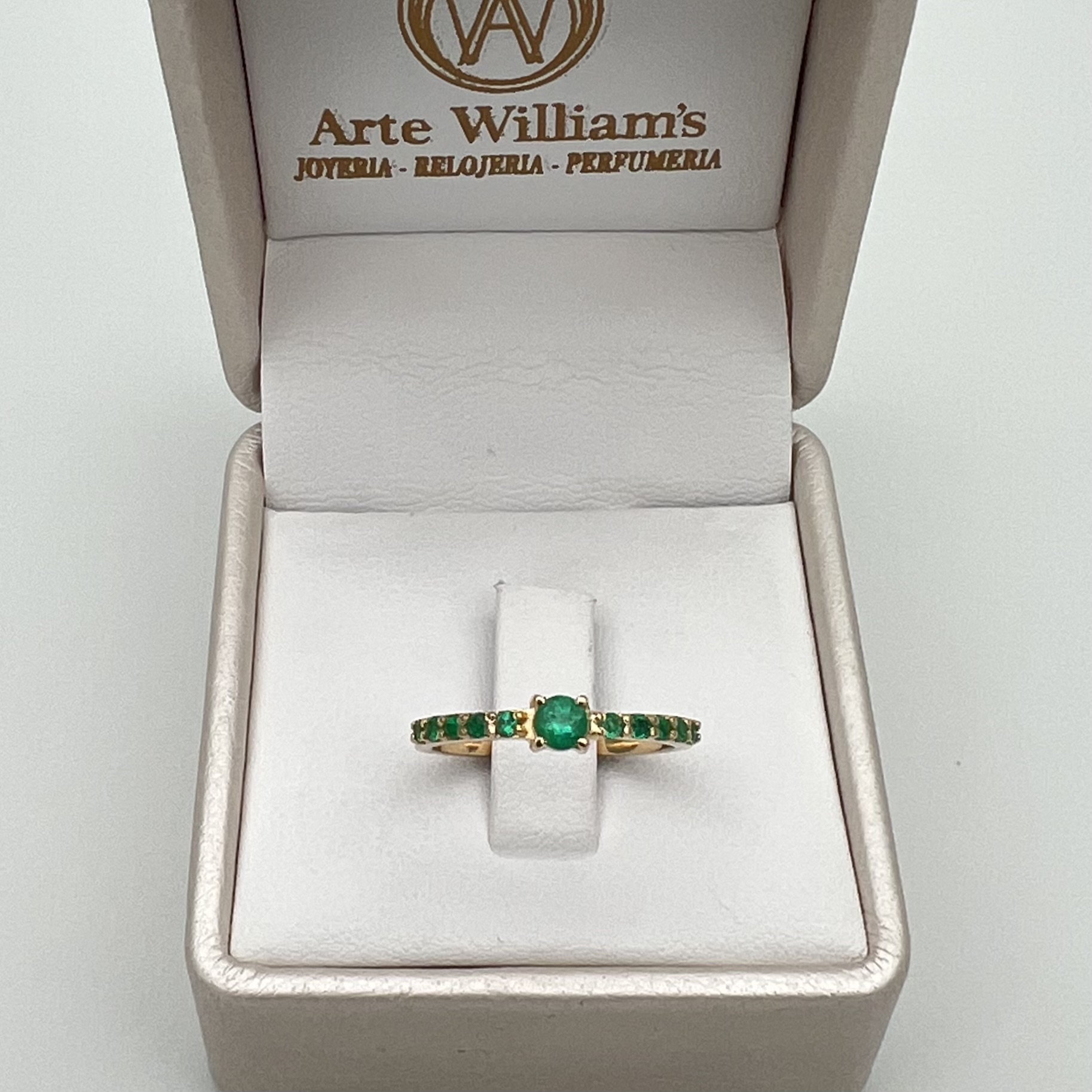 ANILLO SOLITARIO CON ESMERALDAS EN ORO DE 18K