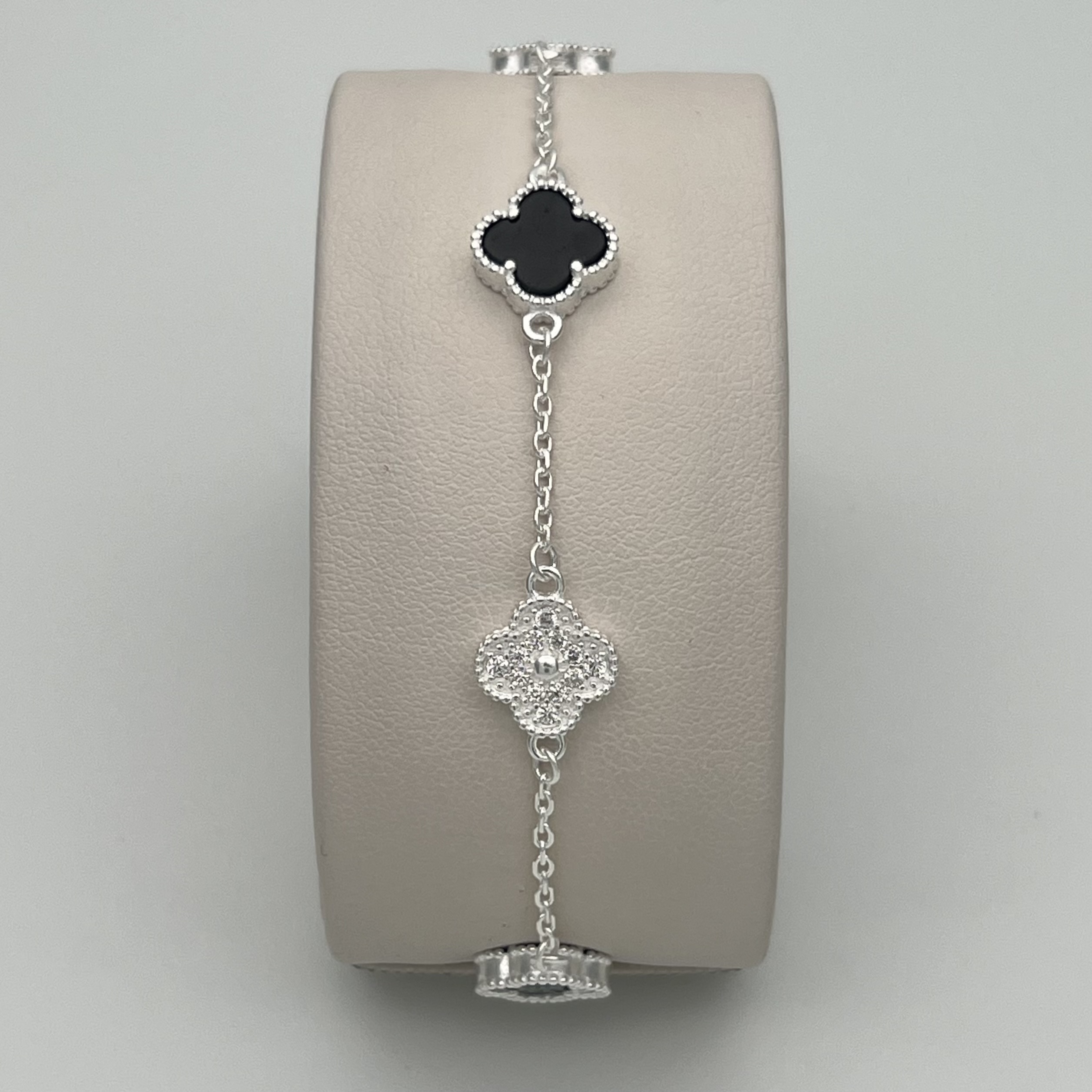 PULSERA TRÉBOL NEGRO EN PLATA