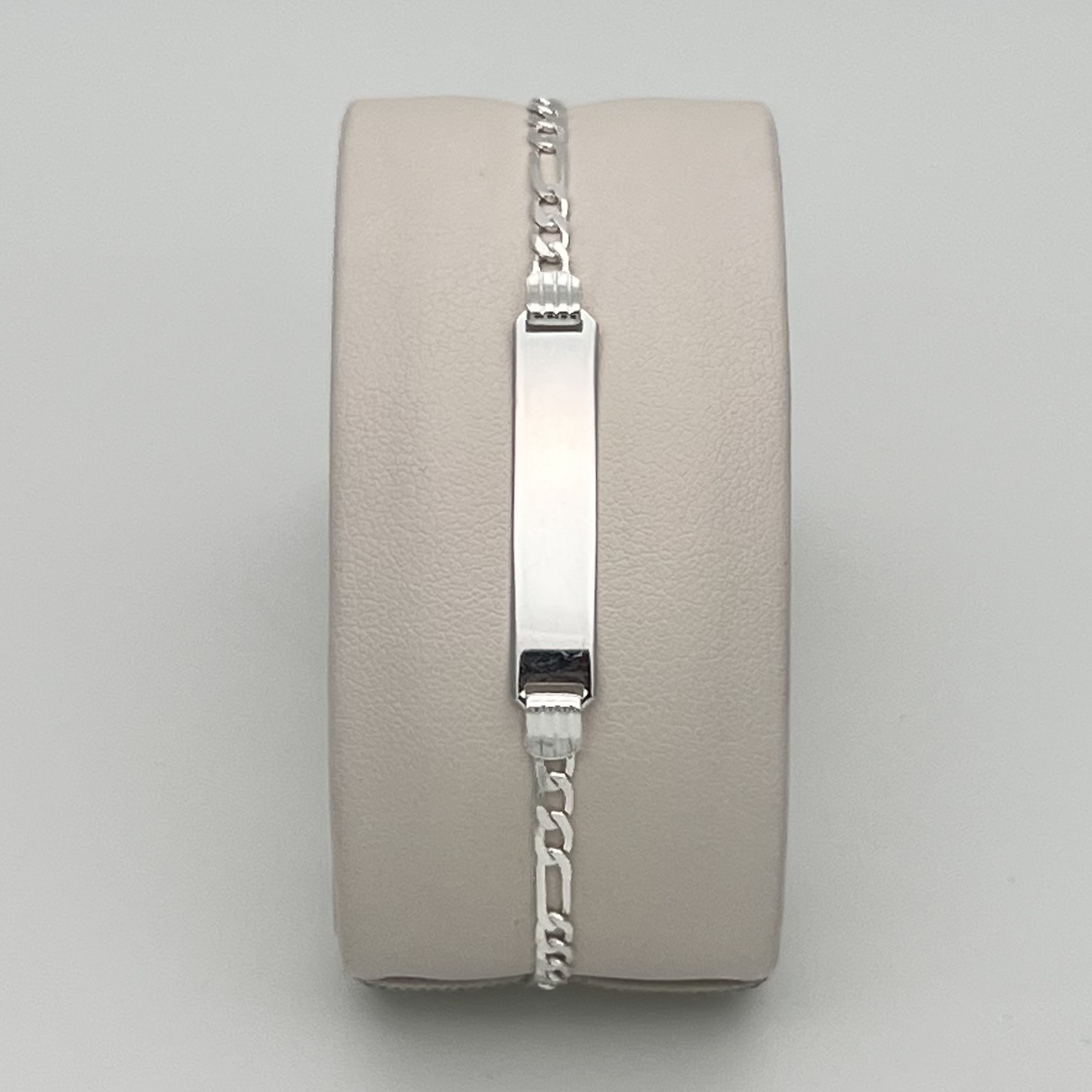 PULSERA CON PLACA EN PLATA