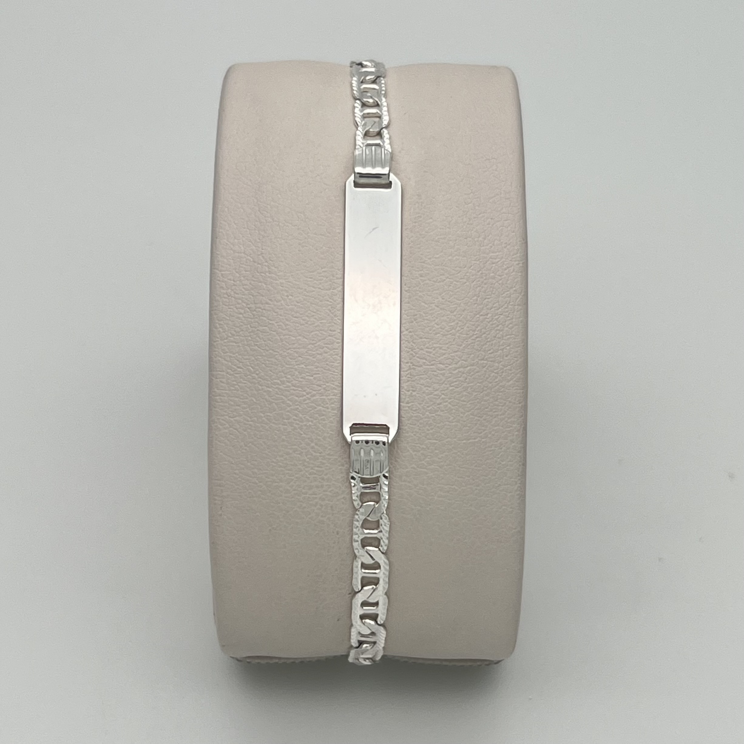PULSERA CON PLACA EN PLATA